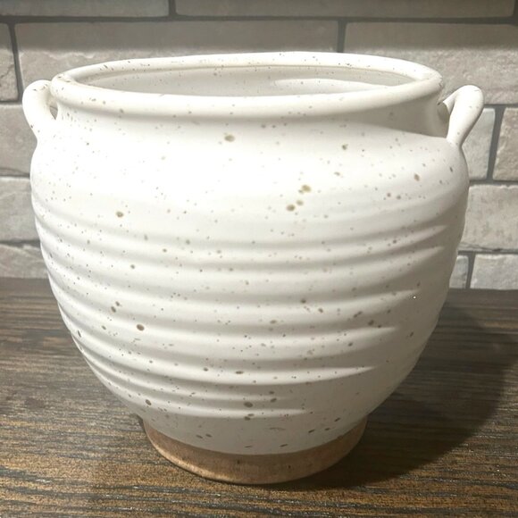 NWT Ivory Farmhouse Style Pottery Textured Rustic Planter Utensil Holder - Picture 1 of 10